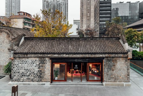  adidas Originals全球首家定制三叶草旗舰店于成都远洋太古里开业，禅院新生诠释潮流内核 