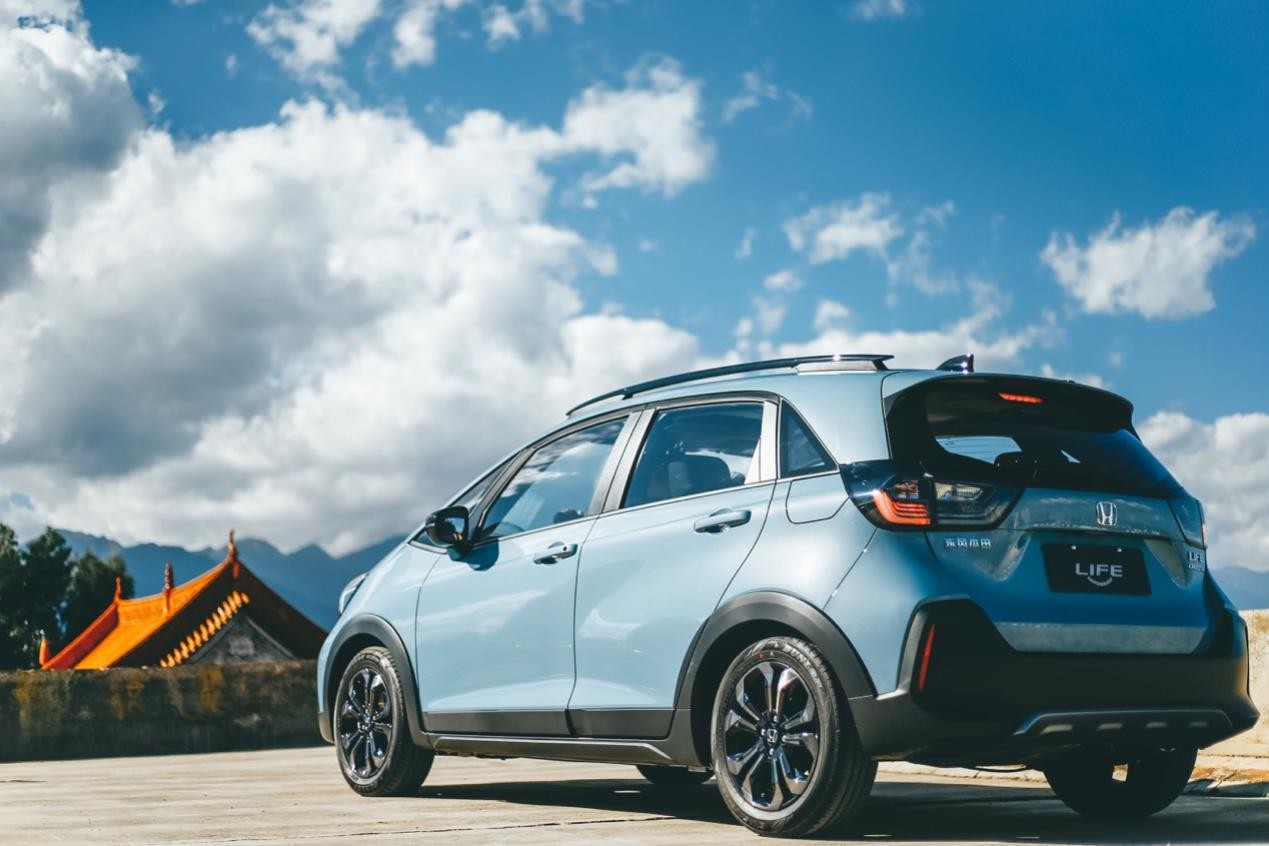 东风本田LIFE 诠释A0级精品小型车的高配素养 