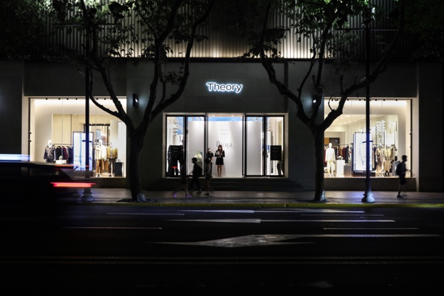 Theory首个设计师联名胶囊系列限时体验活动惊喜亮相上海旗舰店 