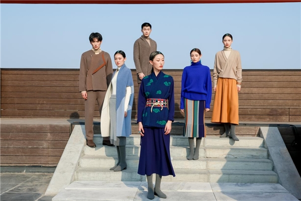 “天赋——地球第三极喏酷时装发布会”亮相2022北京时装周